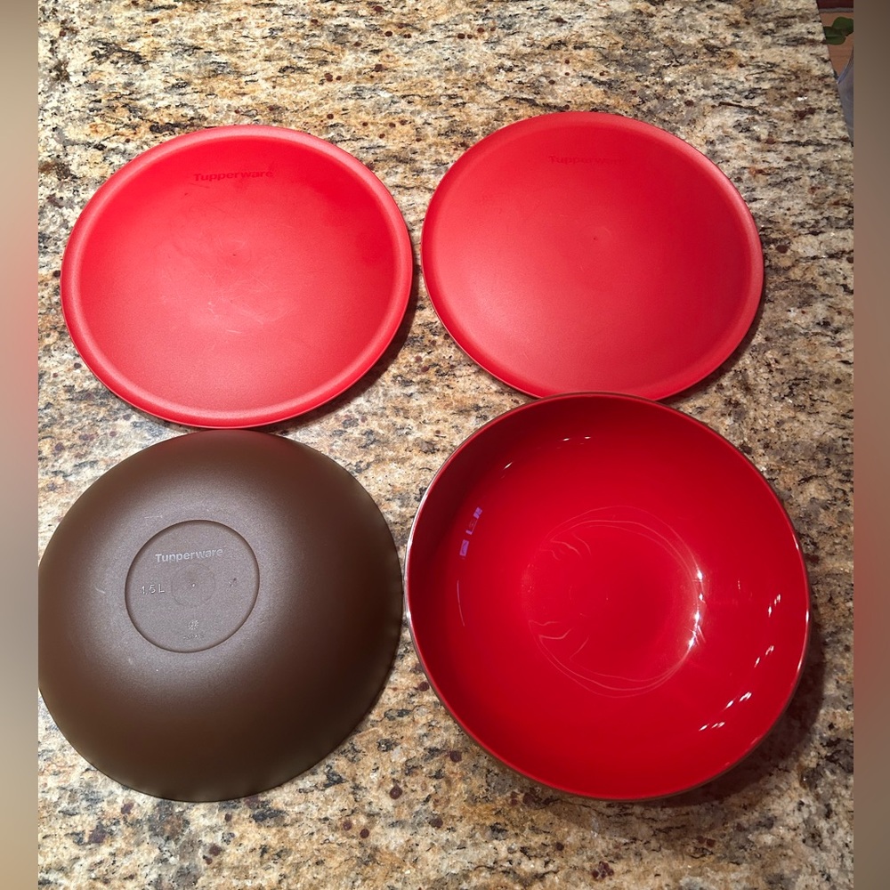 TUPPERWARE 6215A-1 1.5 QT RED/BROWN SERVING BOWL & 6218A-1 LID